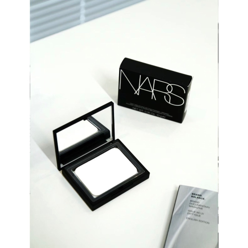 Nars 裸光蜜粉餅10g 無盒