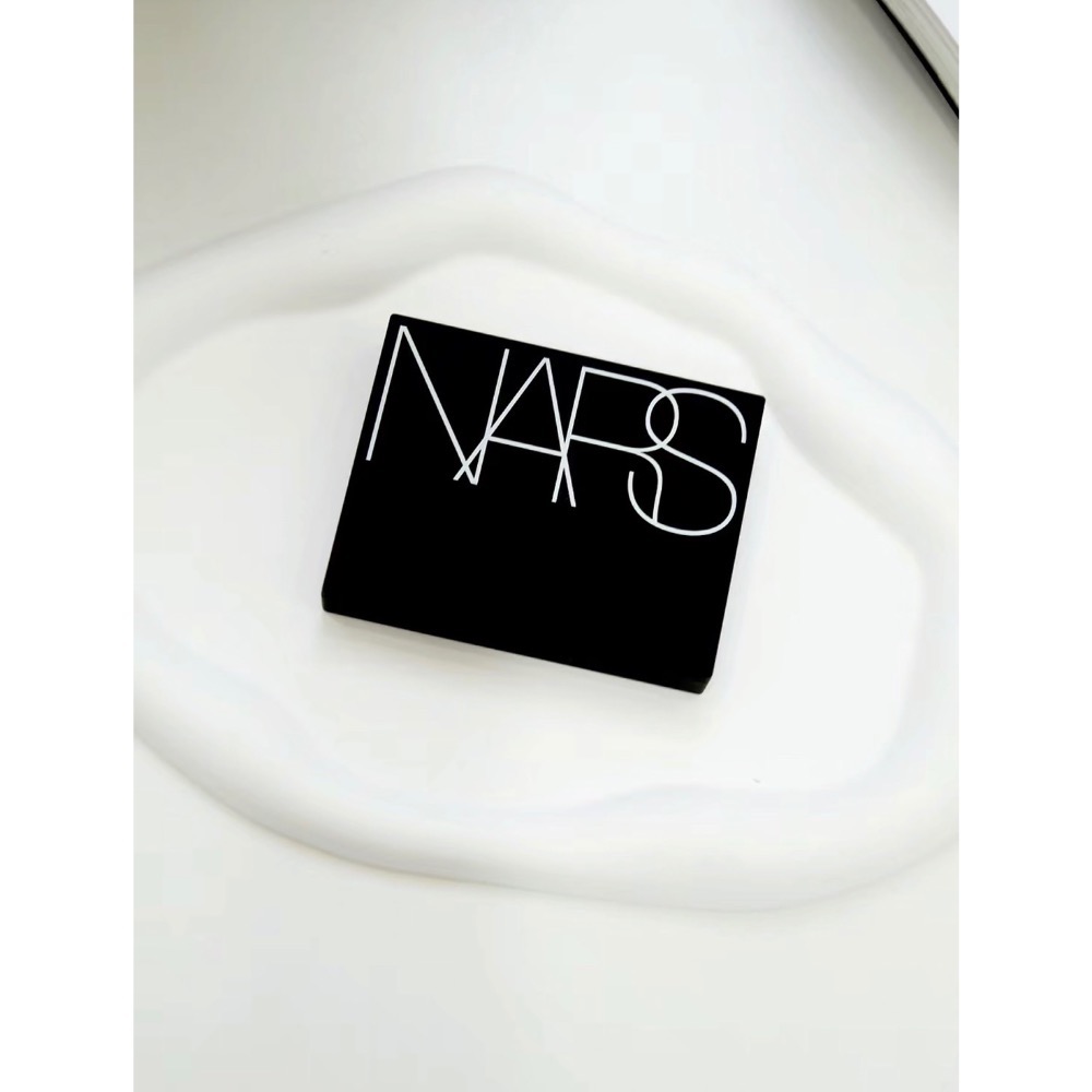 Nars 裸光蜜粉餅10g 無盒-細節圖3