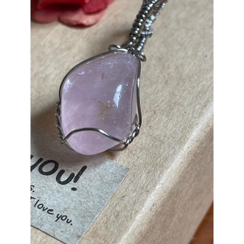 ♪原礦粉晶+銅線編織♪- 《義賣區》天然帶彩虹光粉水晶保色銅線編織—項鏈/墜子/項鍊墜-細節圖3