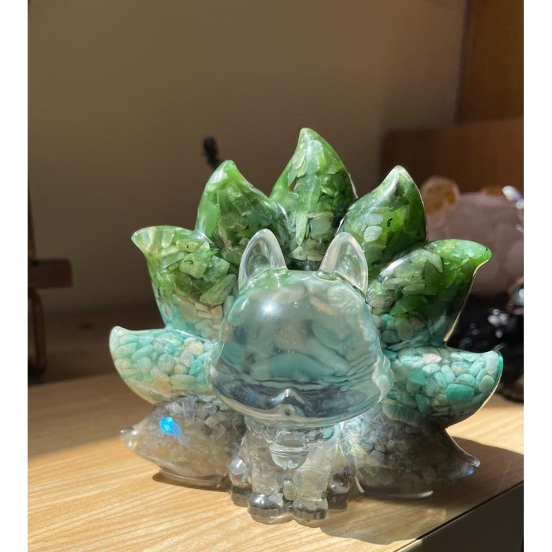 ♪ 狐仙/狐狸/九尾狐♪- 天然碎石原礦狐狸—灌膠能量水晶九尾狐狸—擺件/紙鎮—虎牙紫水晶天河石螢石硨磲橄欖石粉晶紫幽靈-細節圖3