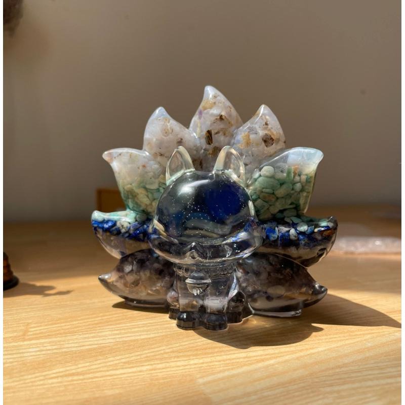 ♪ 狐仙/狐狸/九尾狐♪- 天然碎石原礦狐狸—灌膠能量水晶九尾狐狸—擺件/紙鎮—虎牙紫水晶天河石螢石硨磲橄欖石粉晶紫幽靈-細節圖5