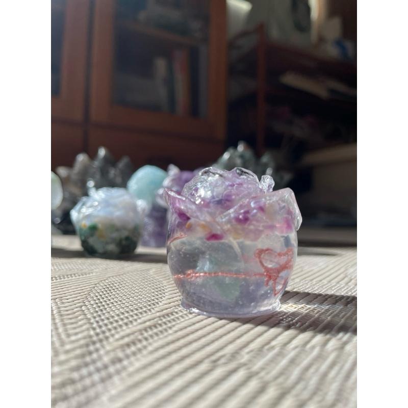 ♪ 原礦碎石玫瑰/滴膠玫瑰花♪- -天然碎石花朵—擺件/交換禮物—彩幽靈白幽靈鈦晶碧璽方解石天河石海紋石海藍寶菫青-細節圖8