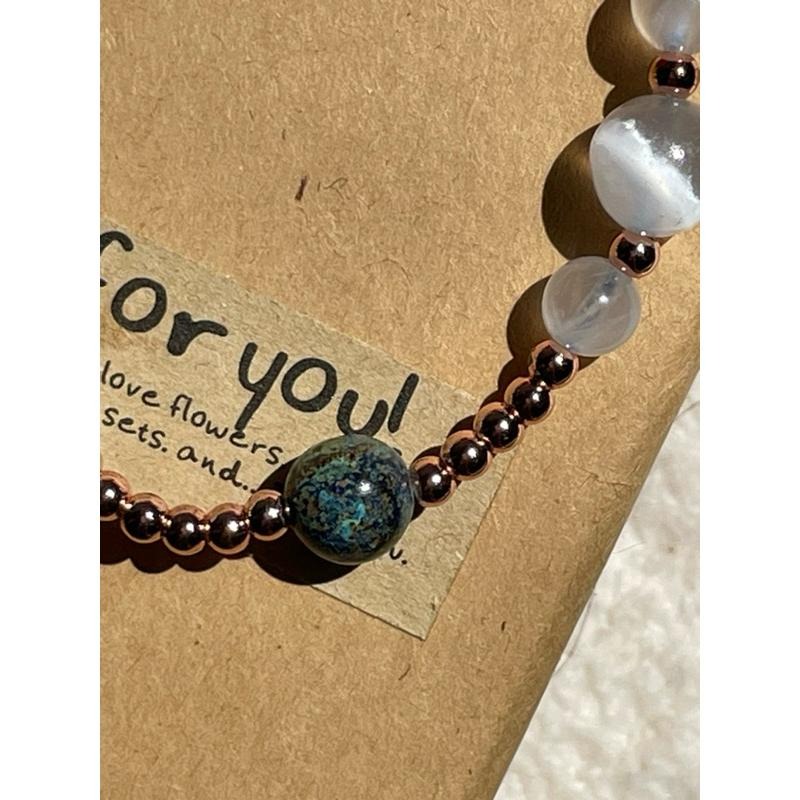 ♪藍暈月光石+透石膏+藍銅礦/鳳凰石♪- 晶系系列設計款—單斜晶系—手珠/手串-細節圖2