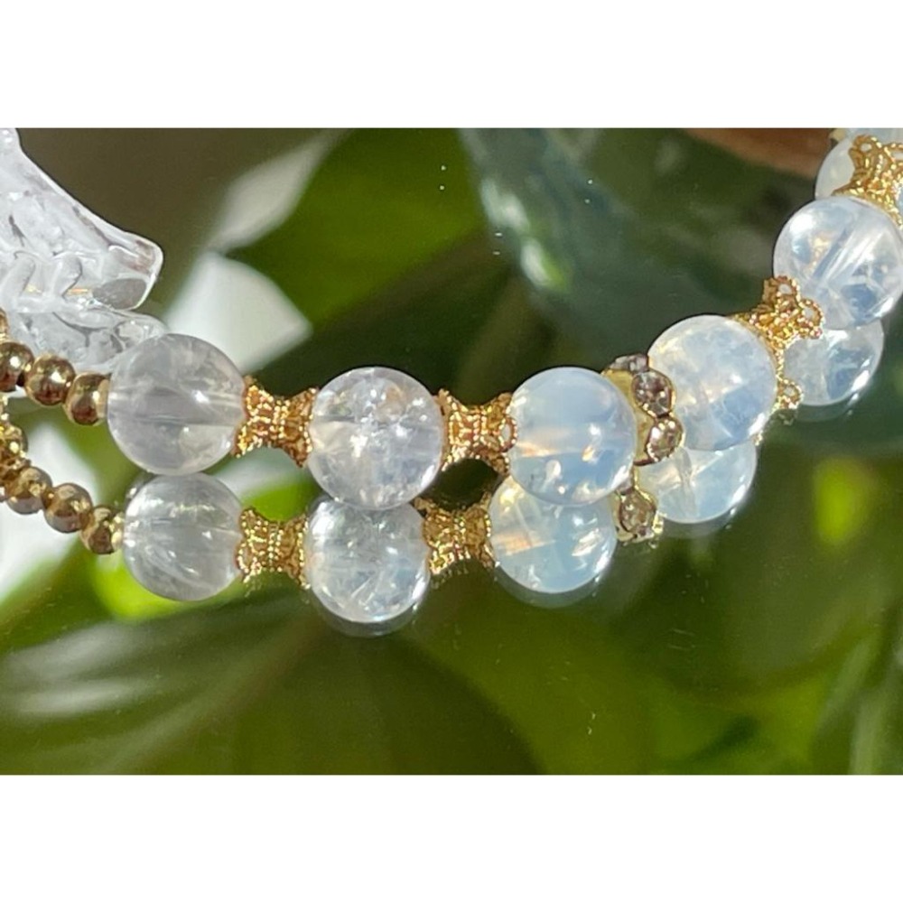 ♪藍針雪花白幽靈+羽翼♪- 天然雪花幽靈藍針共生白水晶天使之羽設計款套組-手珠/手鍊、耳針/耳環-細節圖4