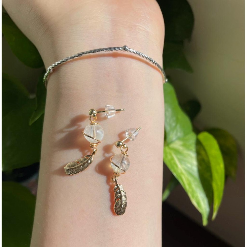 ♪藍針雪花白幽靈+羽翼♪- 天然雪花幽靈藍針共生白水晶天使之羽設計款套組-手珠/手鍊、耳針/耳環-細節圖9