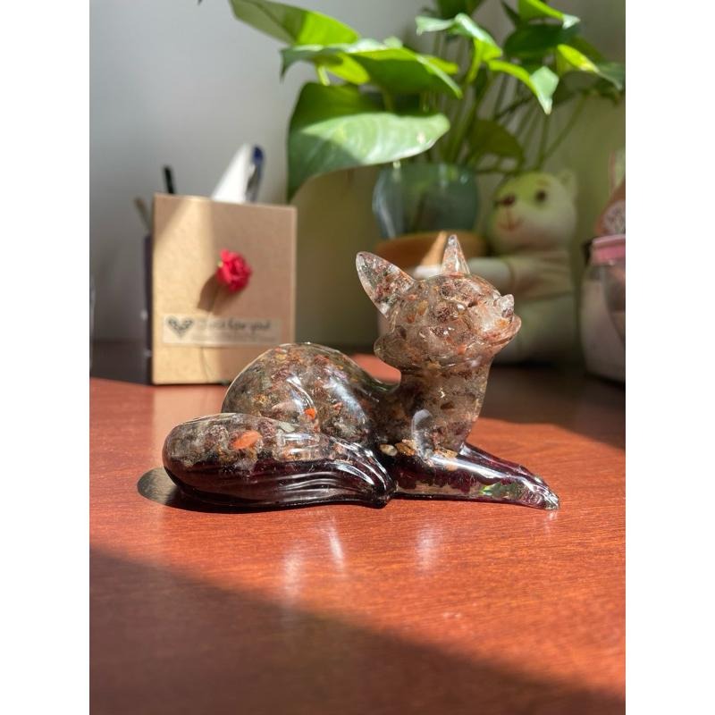 ♪ 原礦妖嬈狐狸/狐仙♪- 天然碎石臥狐—滴膠能量擺件—紫水晶/東菱玉/綠草莓/彩幽靈/紅石榴-細節圖7
