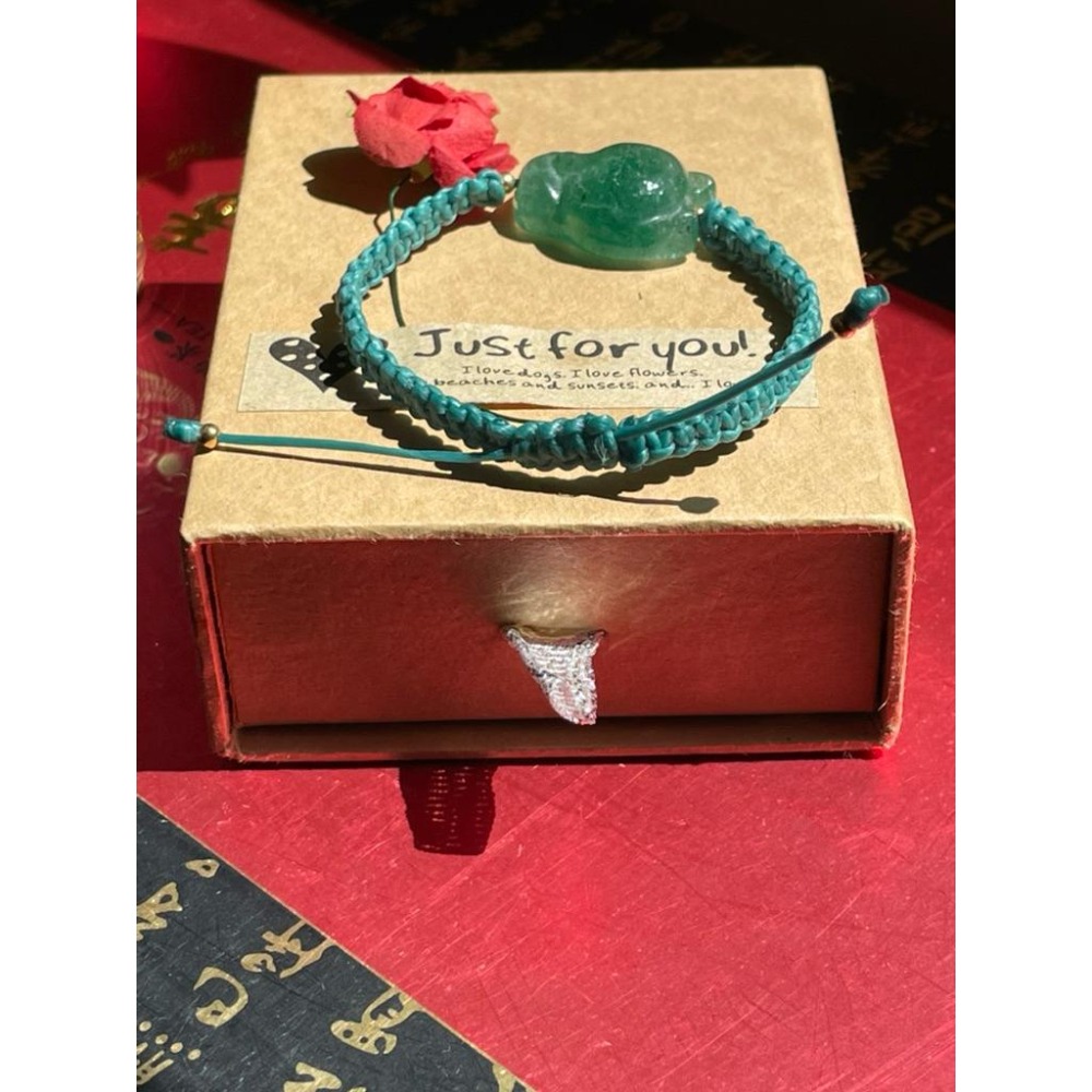 ♪綠草莓晶+狐仙/狐狸♪-天然草莓晶大頭萌狐狸蠶絲蠟線編織設計款—手繩/手鍊-細節圖4