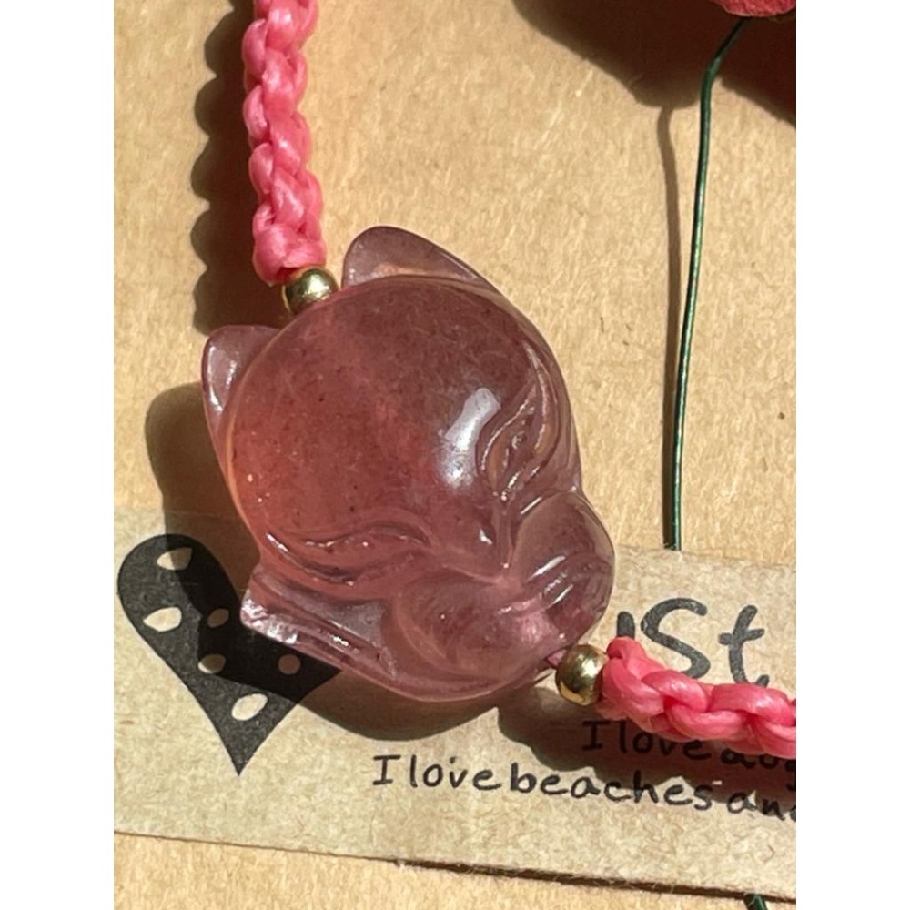 ♪草莓晶+狐仙/狐狸♪-天然紅草莓晶大頭萌狐狸蠶絲蠟線編織設計款—手繩/手鍊-細節圖2