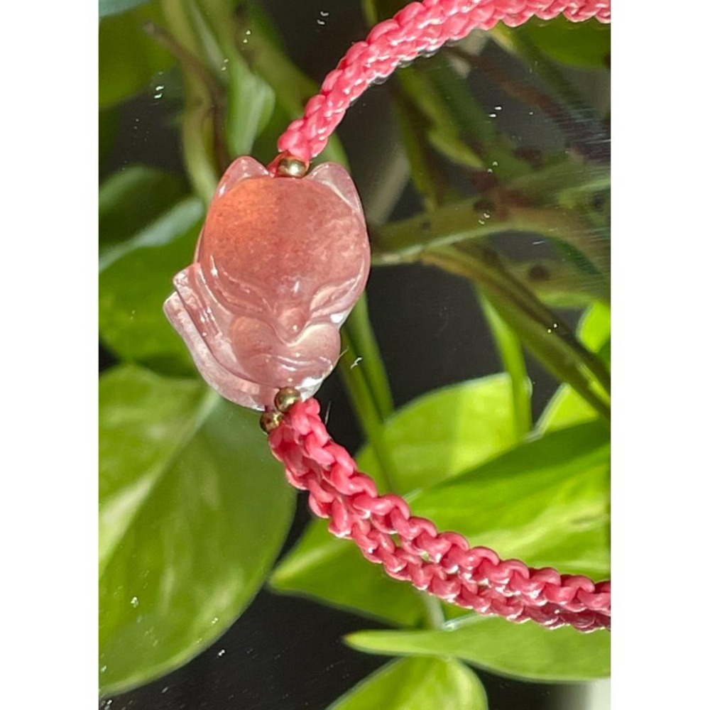 ♪草莓晶+狐仙/狐狸♪-天然紅草莓晶大頭萌狐狸蠶絲蠟線編織設計款—手繩/手鍊-細節圖6