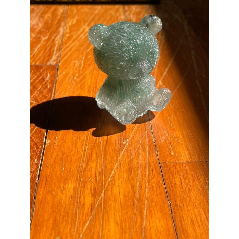 ♪ 原礦碎石素毛衣熊/小熊♪- 天然碎石熊熊/泰迪熊—仿奧根塔/奧剛塔滴膠能量擺件—綠草莓白松石紫幽靈鈦晶血滴菫青方解石-細節圖5