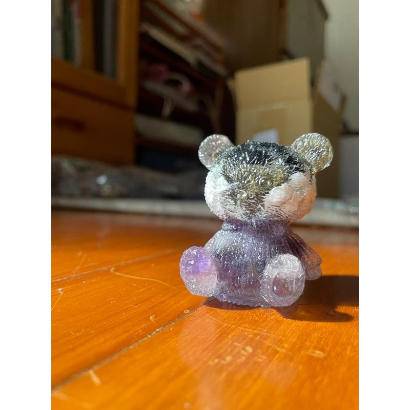 ♪ 原礦碎石素毛衣熊/小熊♪- 天然碎石熊熊/泰迪熊—仿奧根塔/奧剛塔滴膠能量擺件—綠草莓白松石紫幽靈鈦晶血滴菫青方解石-細節圖8