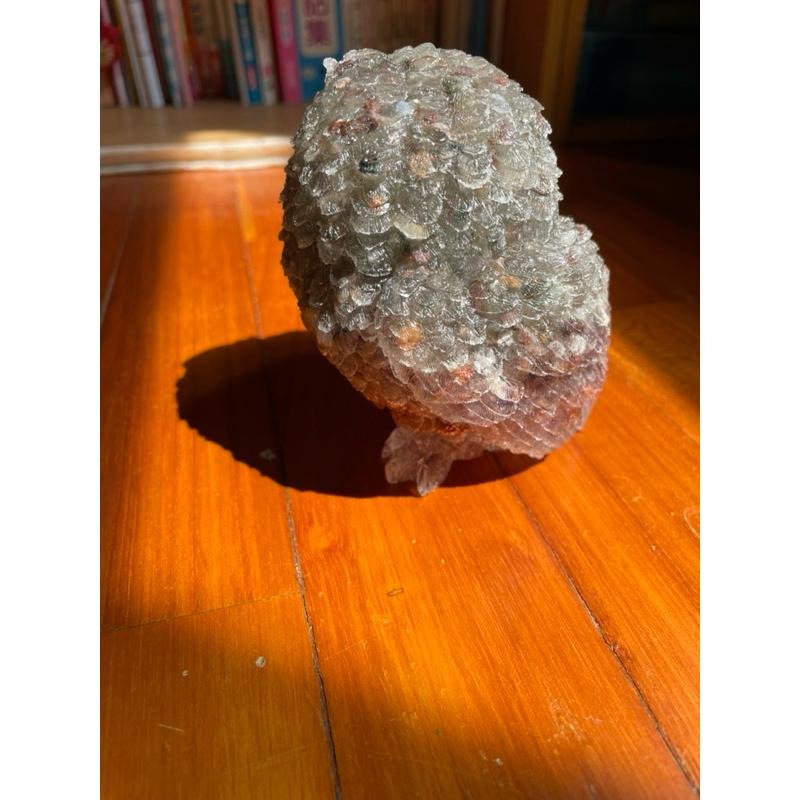 ♪ 原礦仿真貓頭鷹/大貓頭鷹♪- 天然碎石暗夜守護者—奧根塔/奧剛塔滴膠能量擺件—藍磷灰彩幽靈草莓晶紅兔毛青金石紫水晶-細節圖5