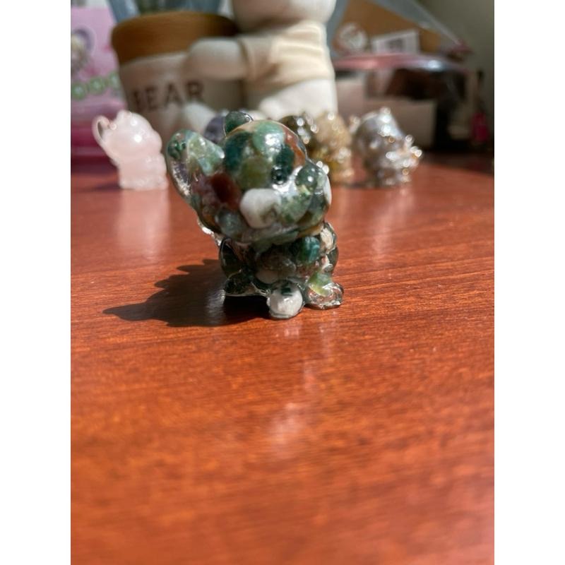 ♪ 原礦小九尾狐/萌狐狸/狐仙♪- 天然碎石萌小狐—滴膠能量擺件—粉晶/藍蛋白石/櫻花瑪瑙/薔薇輝石/拉長石/太陽石-細節圖5