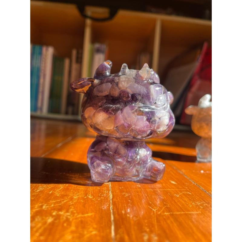 ♪ 牛♪- 天然碎石原礦萌牛牛—灌膠能量水晶/仿奧剛—擺件/紙鎮—白松石/紫水晶/鈦晶黃水晶-細節圖2