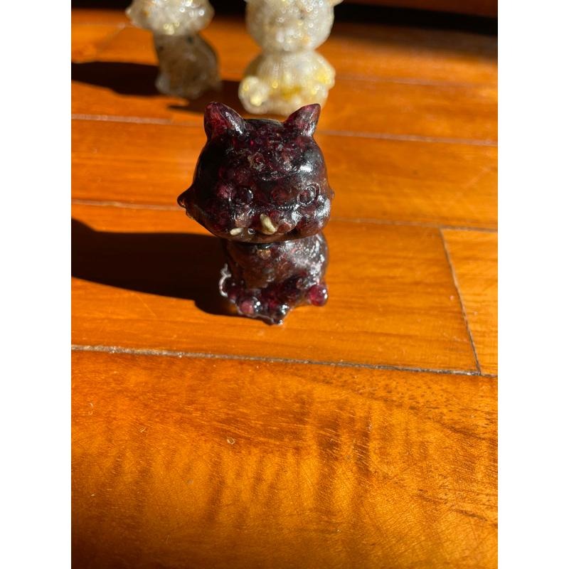 ♪ 原礦碎石貓咪/貓♪- 天然碎石喵喵—仿奧根塔/奧剛塔滴膠能量擺件—橄欖石拉長石白幽靈紫水晶石榴石鈦晶蛋白石海紋石-細節圖7