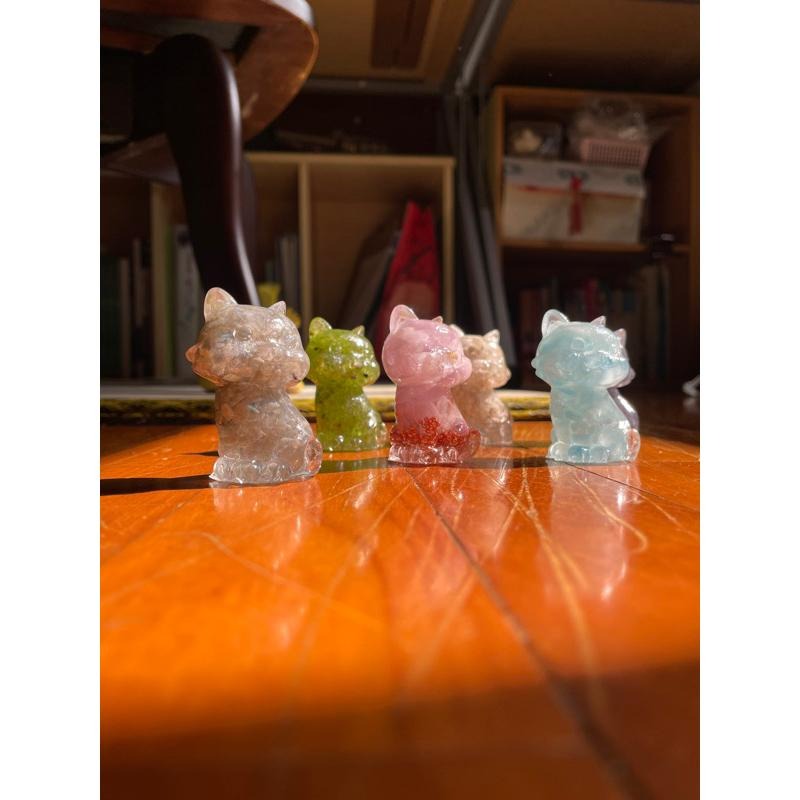 ♪ 原礦碎石貓咪/貓♪- 天然碎石喵喵—仿奧根塔/奧剛塔滴膠能量擺件—橄欖石拉長石白幽靈紫水晶石榴石鈦晶蛋白石海紋石-細節圖9