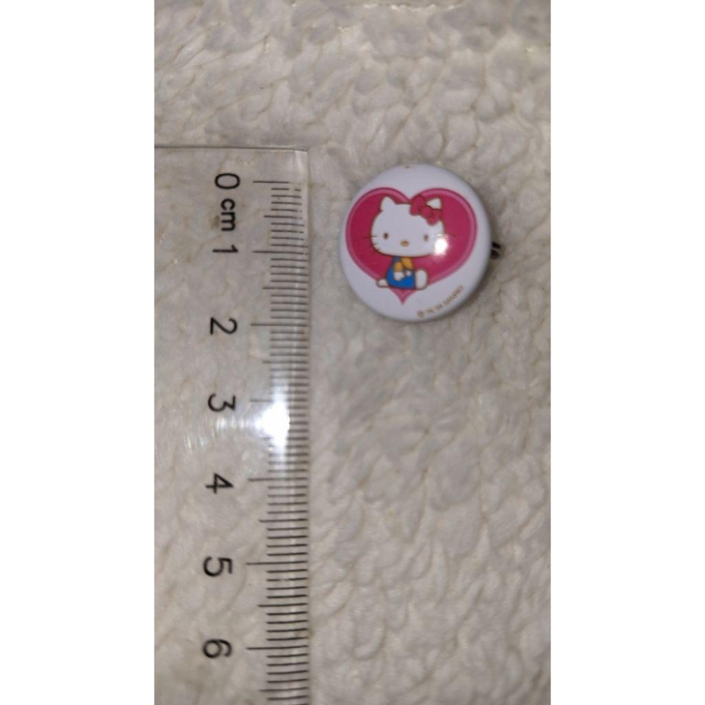 三麗鷗 正版 hello kitty 愛心小徽章 2004年 絕版品-細節圖2
