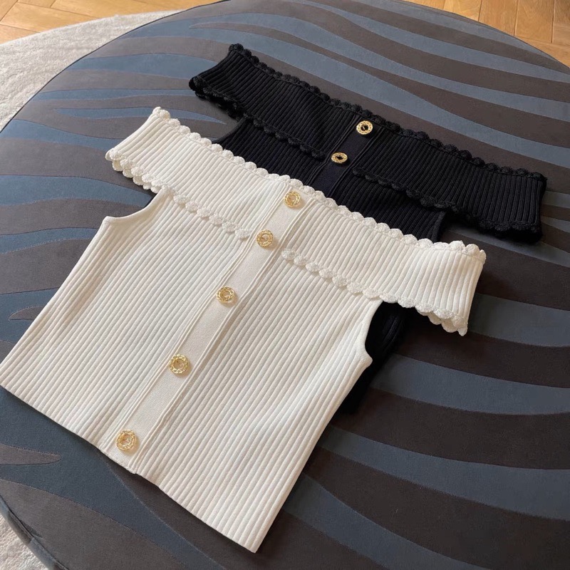 愛買衣帽族一字領上衣-細節圖3