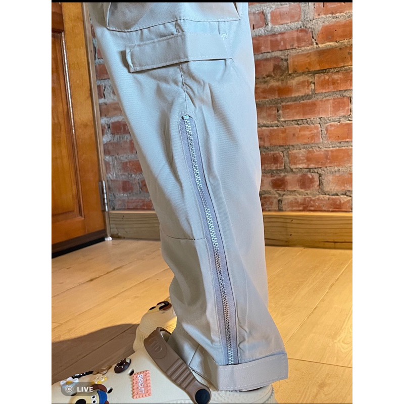 愛買衣帽族【台灣現貨不專業實拍】薄款純色休閒大口袋造型工裝褲 休閒長褲 長褲女 寬鬆抽繩工裝褲  運動褲女 女寬鬆褲-細節圖5