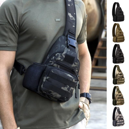 多功能胸包 可放一般瓶裝水 USB充電 戰術包 路亞釣具包 肩背包 側背包 單肩包 旅行背包 魔法巷