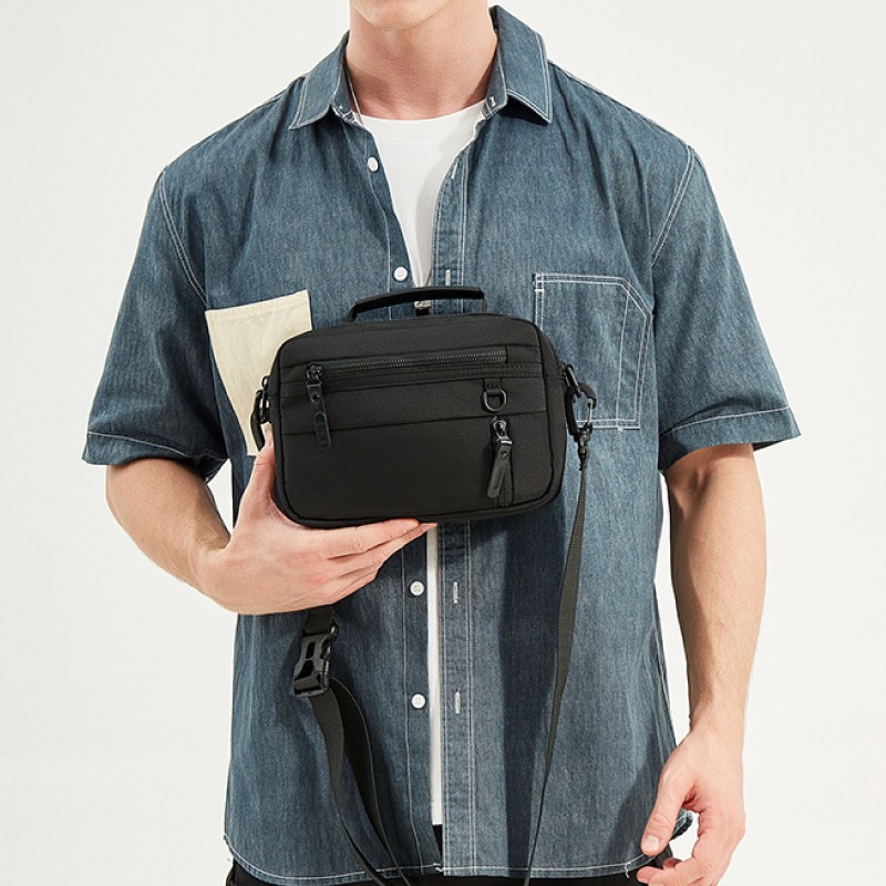 牛津郵差包 台灣現貨 肩背包 側背包 單肩包 手機包 日用包 包包 男包 魔法巷-細節圖2