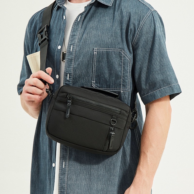 牛津郵差包 台灣現貨 肩背包 側背包 單肩包 手機包 日用包 包包 男包 魔法巷-細節圖3