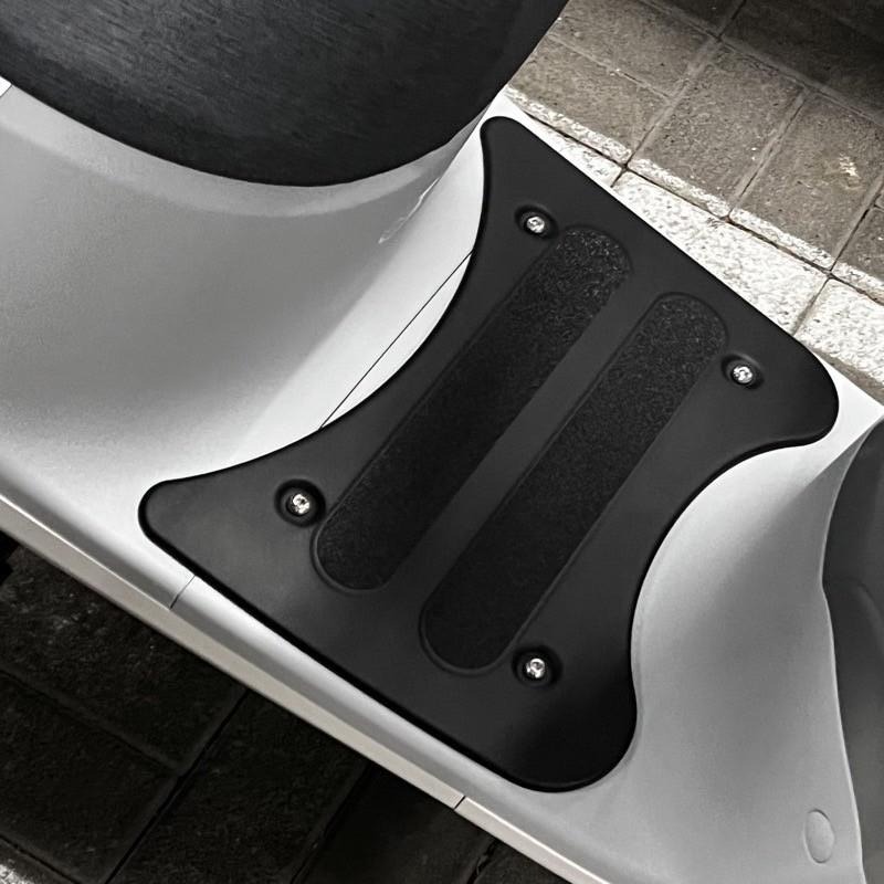 Gogoro viva mix  Me 鋁合金腳踏板 鋁合金踏墊 機車腳踏 防滑設計 耐刮漆面  一體成形-細節圖6