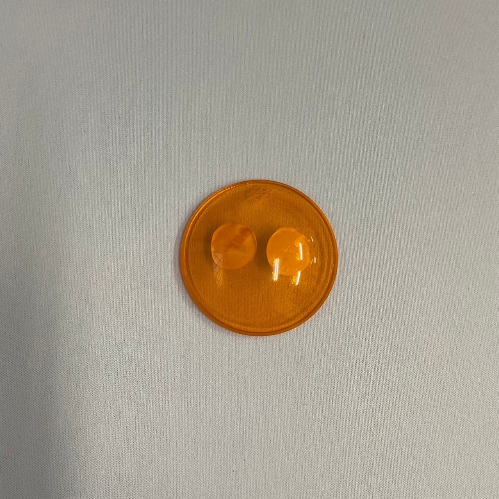 琥珀色