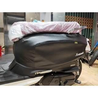 saluto125車套-黑底桃字