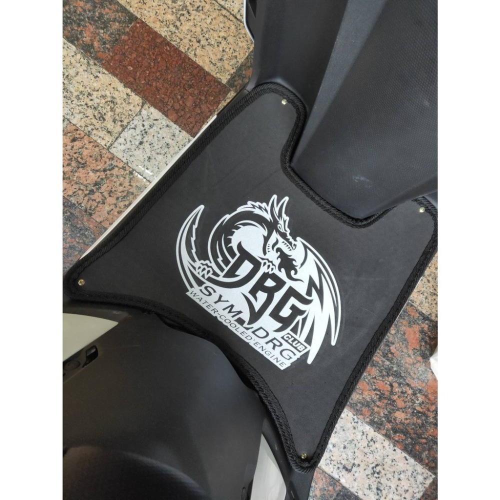 SYM DRG BT 一般款 白龍款 彩繪款 機車腳踏墊 附魔鬼氈 排水踏墊 彩繪腳踏 EVA 腳踏墊-規格圖3