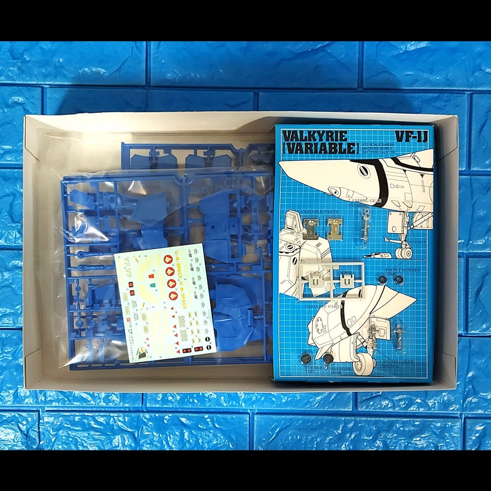 ✈️日本空運直送現貨✈️ 🚀萬代老模 超時空要塞 VF-1J 馬克斯專用藍色機 可三段變型 1/72🚀-細節圖2