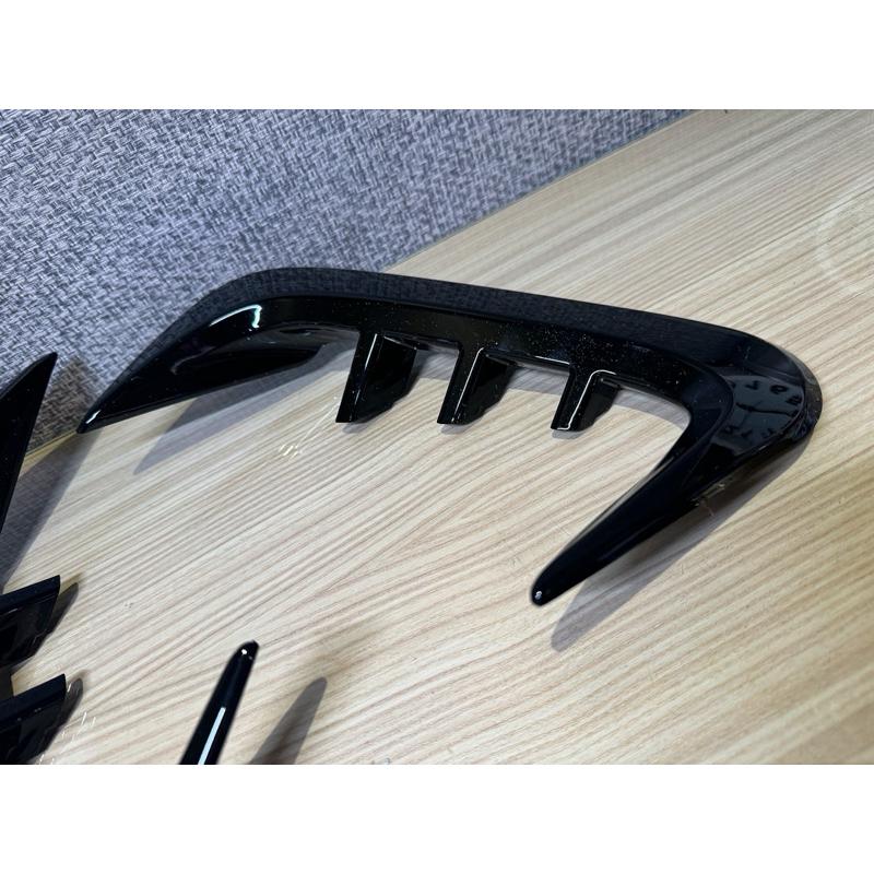 台灣現貨 BMW   2019-2022 BMW G20 G21 KARBEL後保桿風刀 後風刀 320 330 340-細節圖3