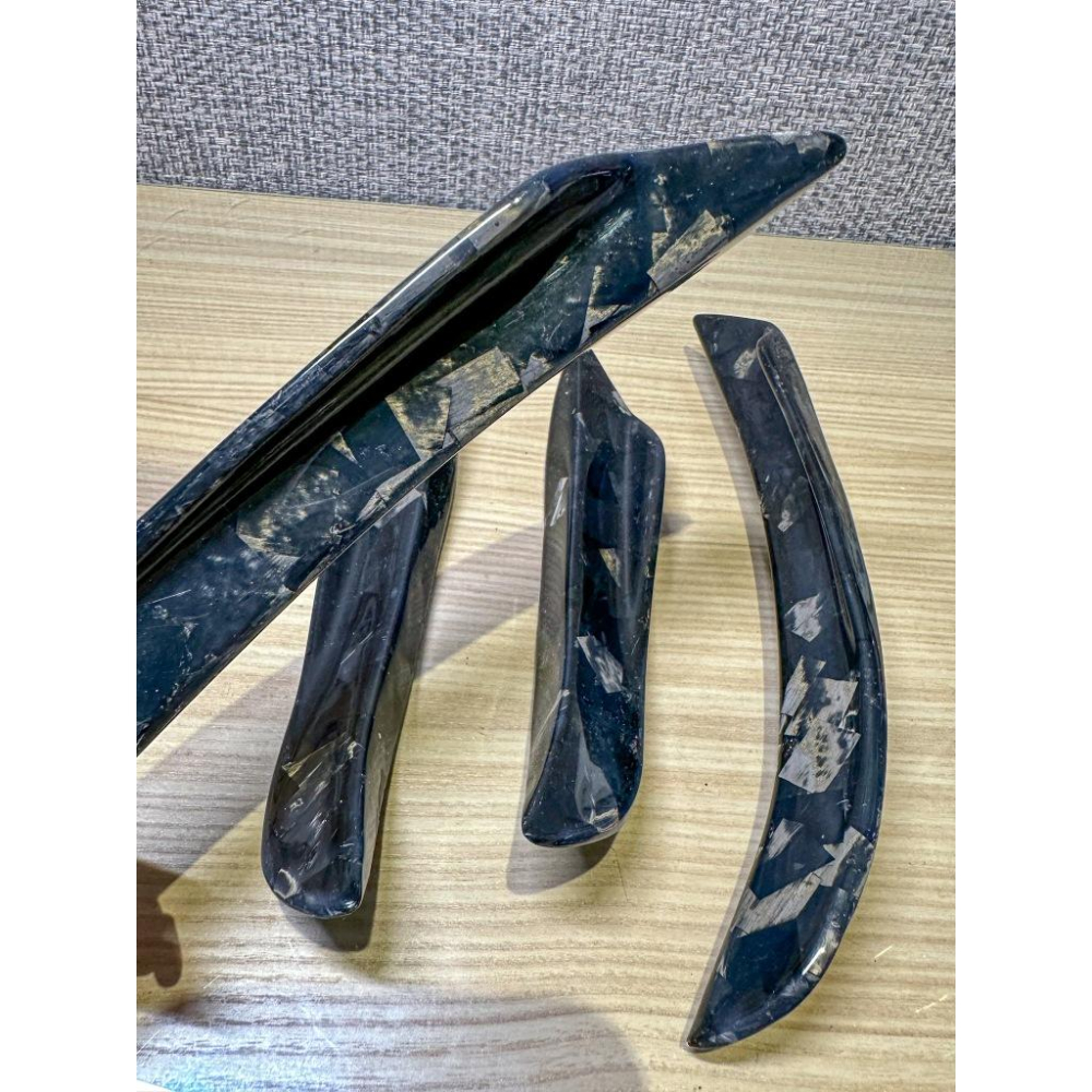 台灣現貨 2019-2022 BMW G20/G21車系適用真鍛造碳前保桿亮黑色風刀-細節圖2