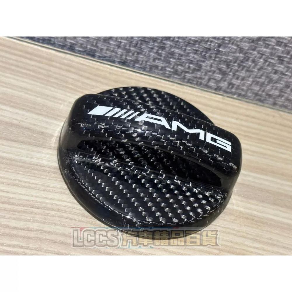 台灣現貨 Benz賓士全車系通用 AMG碳纖油箱蓋 正卡夢碳纖維油箱蓋 CLA C300 A250 GLC  GLA-細節圖3