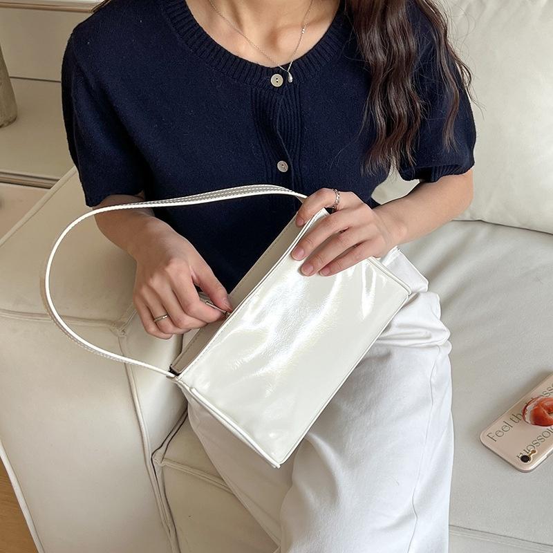 BAGG👾 銀色包包女手提包簡約潮流單肩手機包小眾漆皮質感PU腋下包女 時尚包 休閒百搭包包 母親節禮物-細節圖3