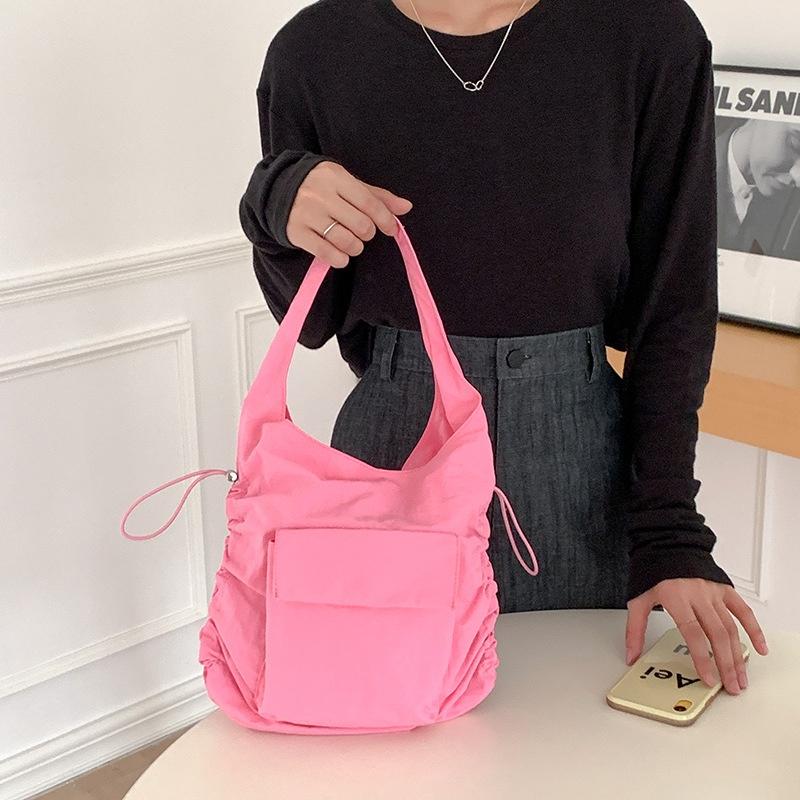 BAGG👾 韓版包包女高級感肩背包文藝大容量時尚休閑褶皺小眾尼龍腋下包女 時尚包 休閒百搭包包 母親節禮物-細節圖4