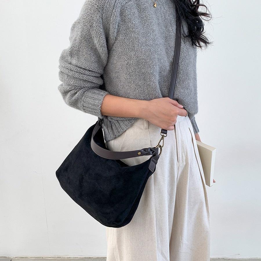 BAGG👾 棕色麂皮絨包包新款韓版腋下包女洋氣簡約秋冬絨面單肩 時尚包 錢包 手拿包 母親節禮物-細節圖2