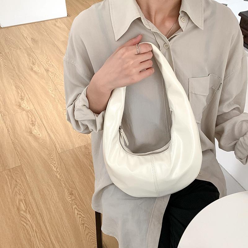 BAGG👾 U型糖果色包包女拉鏈漆皮包小眾高級感新月包亮PU皮凱旋門腋下包 時尚包 休閒百搭包包 母親節禮物-細節圖4