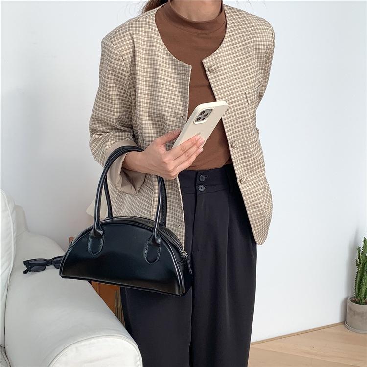 BAGG👾 高級感氣質手提包包女小眾新月包秋冬韓版PU定型手拎包 時尚包 錢包 手拿包 母親節禮物-細節圖4