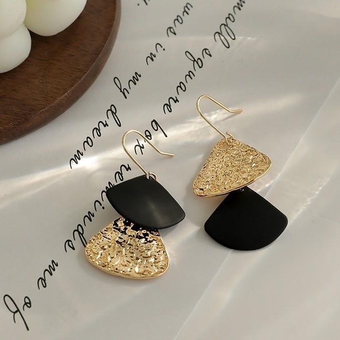 【黑金百老匯】CityCape © 這座城飾 ۞ 小紅書爆款歐美時尚創意撞色復古幾何三角形耳環簡約扇形百搭黑金色耳墜耳飾-細節圖3