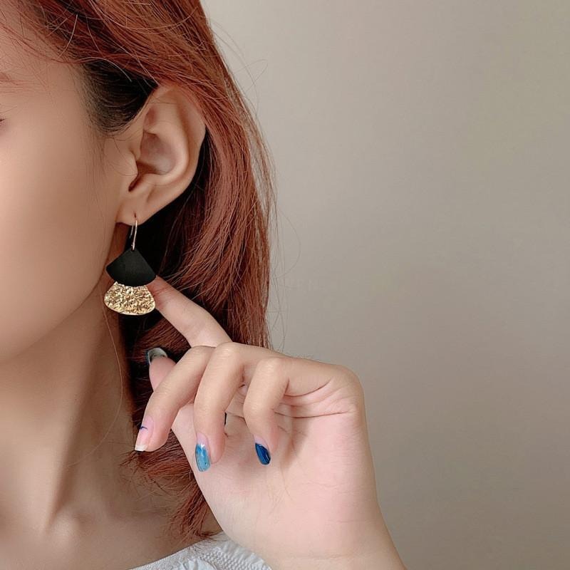 【黑金百老匯】CityCape © 這座城飾 ۞ 小紅書爆款歐美時尚創意撞色復古幾何三角形耳環簡約扇形百搭黑金色耳墜耳飾-細節圖4