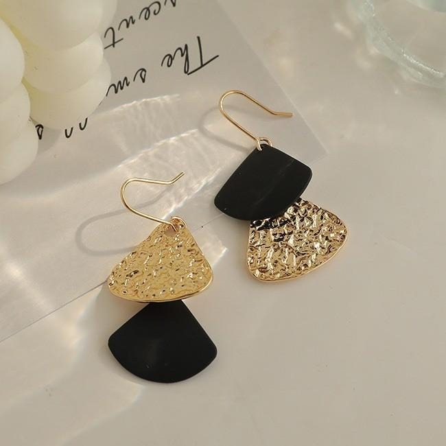 【黑金百老匯】CityCape © 這座城飾 ۞ 小紅書爆款歐美時尚創意撞色復古幾何三角形耳環簡約扇形百搭黑金色耳墜耳飾-細節圖5