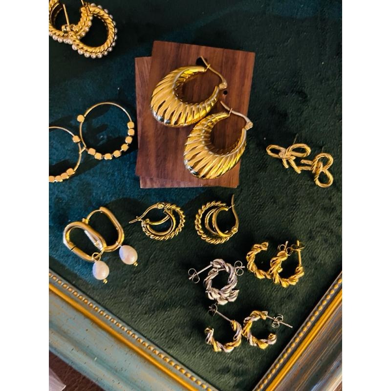 【希臘女神】CityCape©秋冬新品۞鈦鋼｜歐美派對時髦奢華｜復刻金色條紋｜橢圓繁花耳環鍍18K金色文藝性感復古熱銷-細節圖8