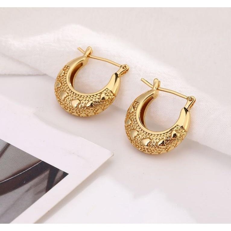 【艾蜜莉異想世界】CityCape©秋冬新品۞ 鈦鋼｜愛心浮雕｜愛心浮雕立體花｜歐美耳飾設計感18K金耳環新品復古文藝-細節圖3