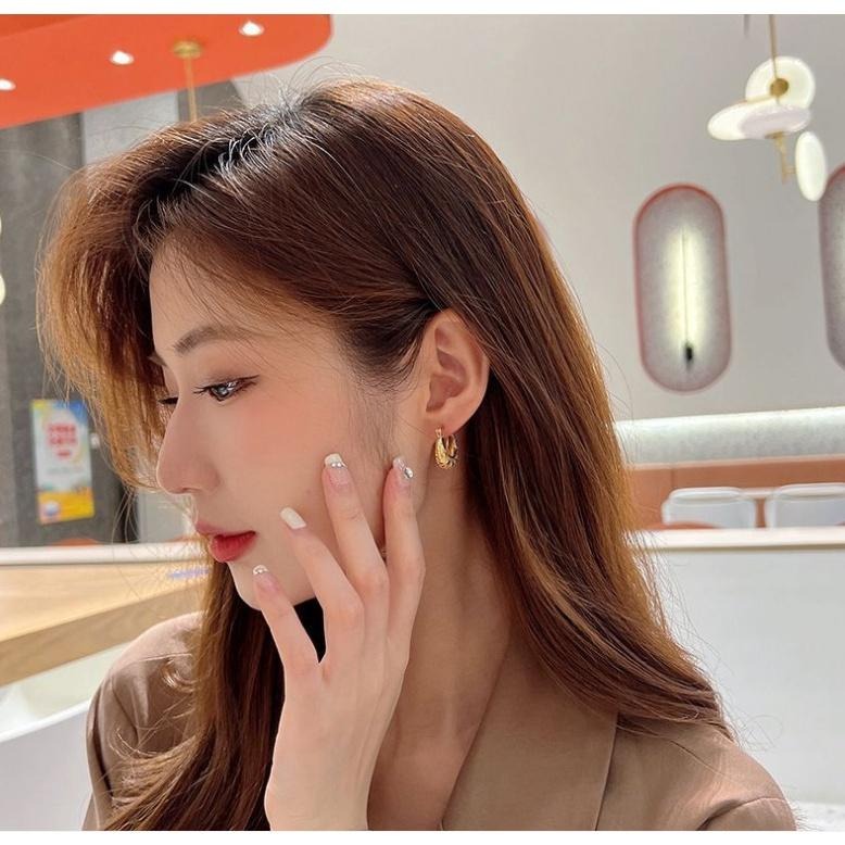 【艾蜜莉異想世界】CityCape©秋冬新品۞ 鈦鋼｜愛心浮雕｜愛心浮雕立體花｜歐美耳飾設計感18K金耳環新品復古文藝-細節圖5