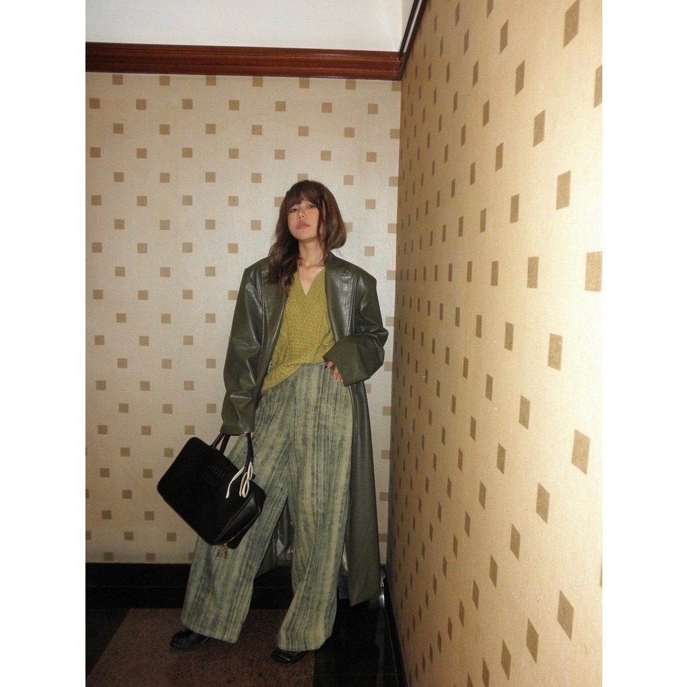 落葉綠質感皮大衣-細節圖3