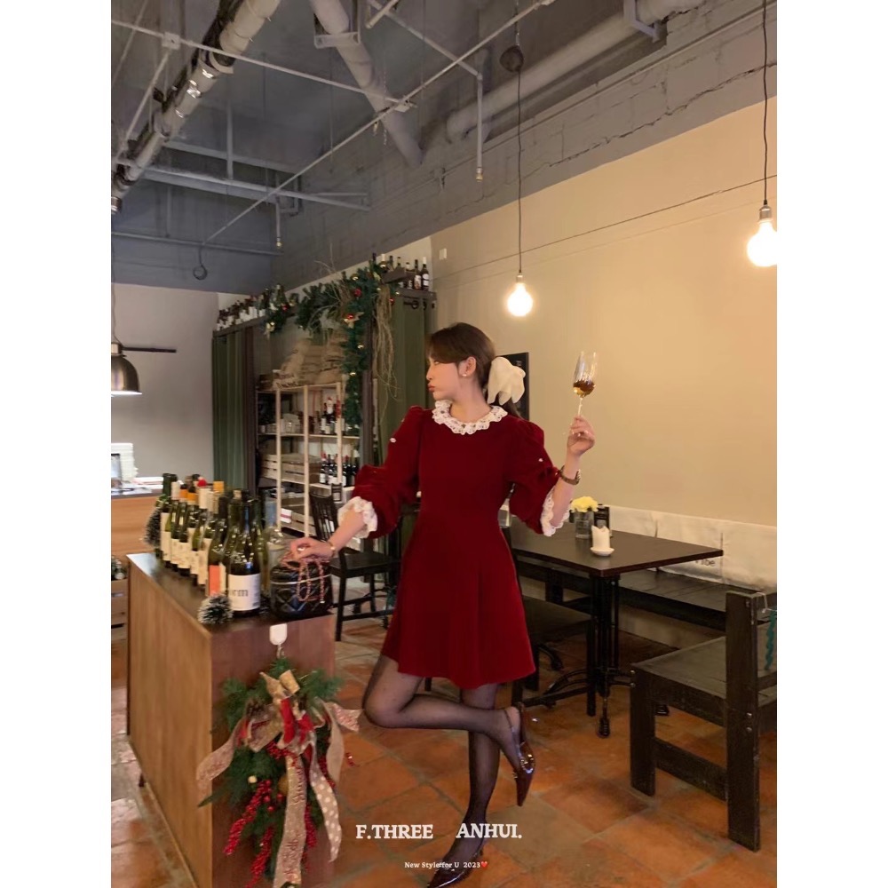 蕾絲珍珠小花洋裝-細節圖2