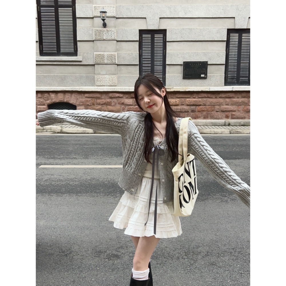 Beneddy🏷️甜美系蝴蝶結開衫外套+吊帶背心+蛋糕裙三件式套裝-細節圖5