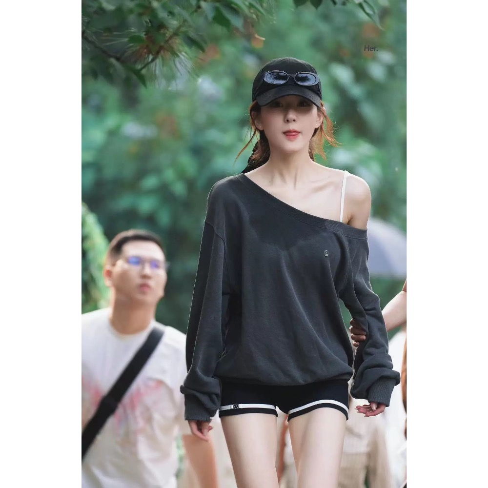 #許我耀眼 ✨#趙露思同款  美式復古斜肩大學tee-細節圖3