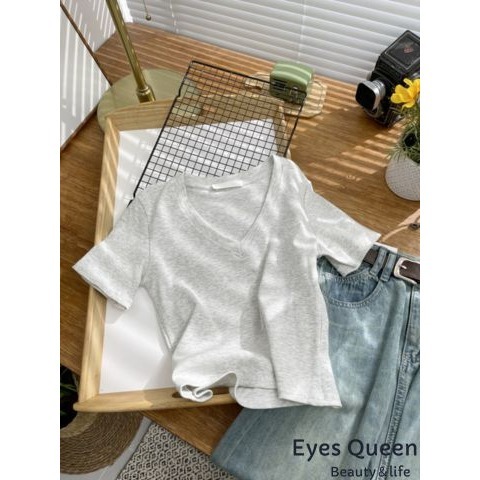 [Eyes Queen]現貨 V領不規則短款上衣 V領短版T恤 短版上衣 短版素T V領素T 素T T恤 短版T恤-細節圖5
